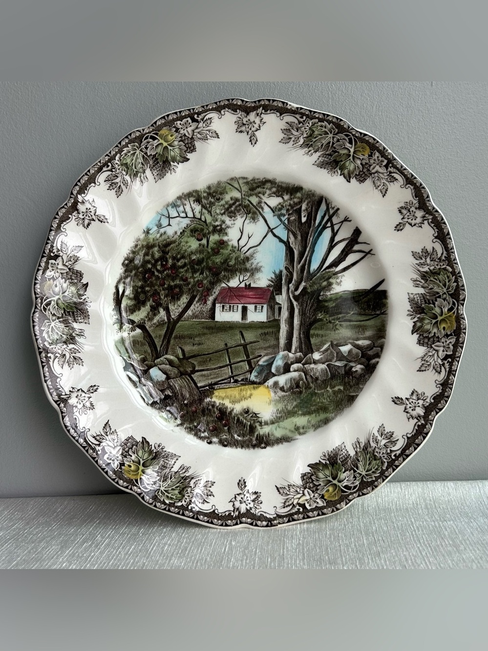JOHNSON BROTHERS the friendly village dinner plate/ the stone wall
ironstone